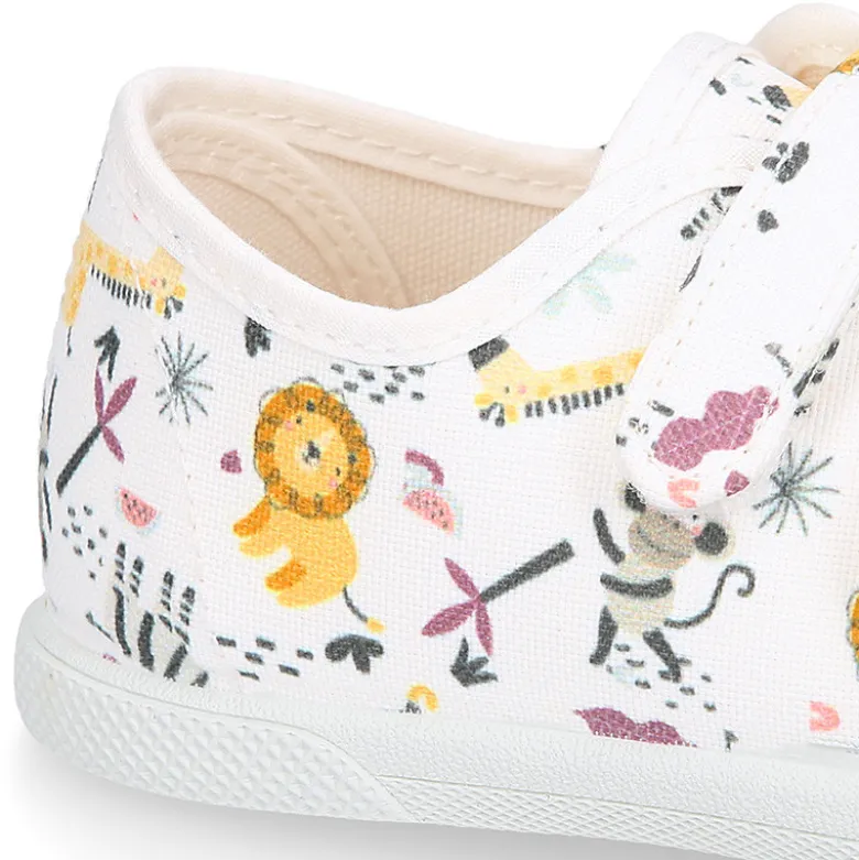 Zapatilla niño sin cordones en lona algodón estampado SELVA y puntera.