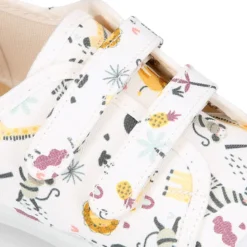Zapatilla niño sin cordones en lona algodón estampado SELVA y puntera.
