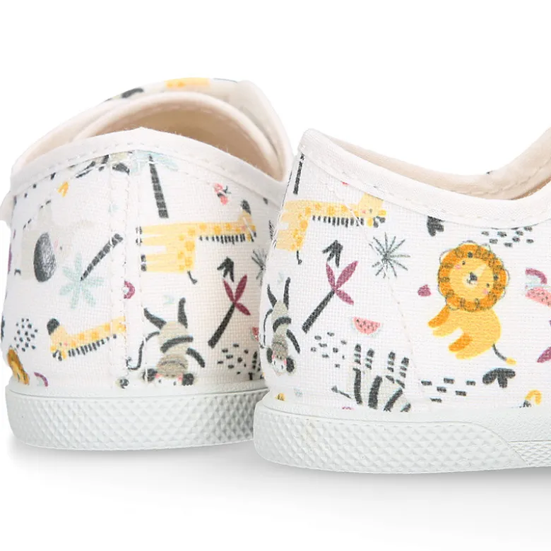 Zapatilla niño sin cordones en lona algodón estampado SELVA y puntera.