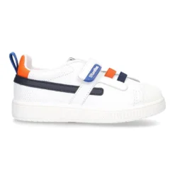 Zapatilla niño sin cordones y con ELÁSTICOS en piel lavable.