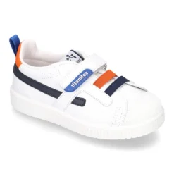 Zapatilla niño sin cordones y con ELÁSTICOS en piel lavable.