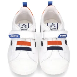 Zapatilla niño sin cordones y con ELÁSTICOS en piel lavable.