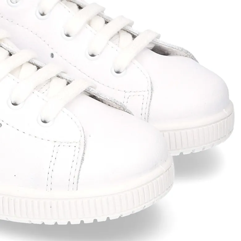 Zapatilla niños Moda con cordones en piel.