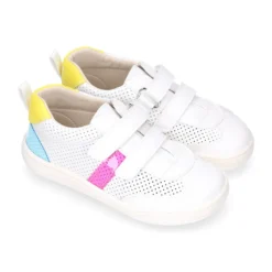 Zapatilla niños respetuoso Okaa Flex en micro perforada.