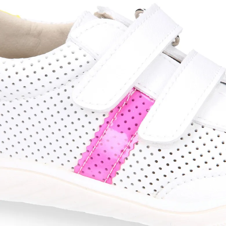 Zapatilla niños respetuoso Okaa Flex en micro perforada.
