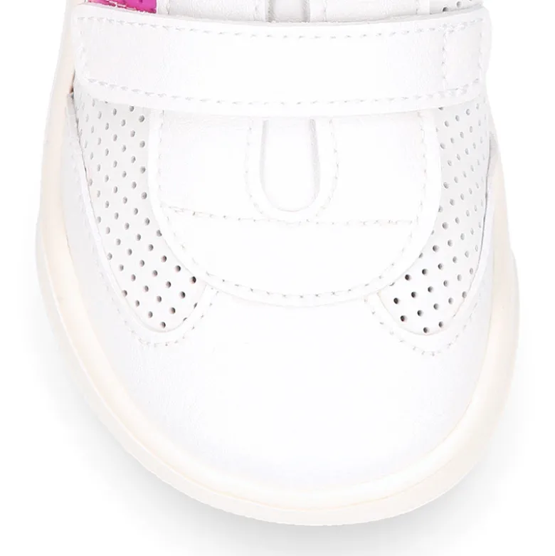Zapatilla niños respetuoso Okaa Flex en micro perforada.