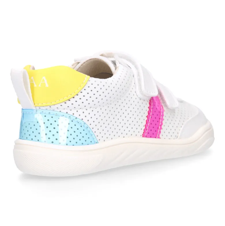 Zapatilla niños respetuoso Okaa Flex en micro perforada.