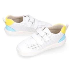Zapatilla niños respetuoso Okaa Flex en micro perforada.