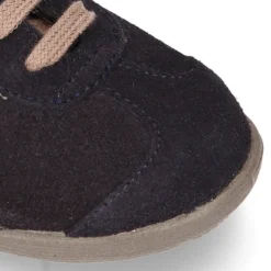 Zapatilla niños SPORT OKAA con cordones en piel serraje.