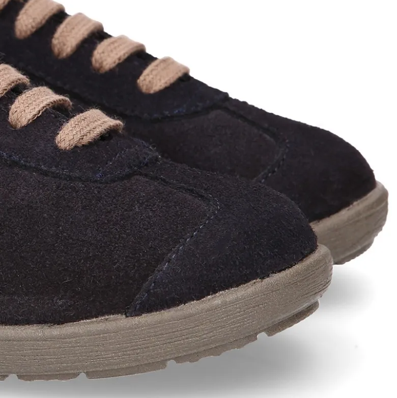 Zapatilla niños SPORT OKAA con cordones en piel serraje.