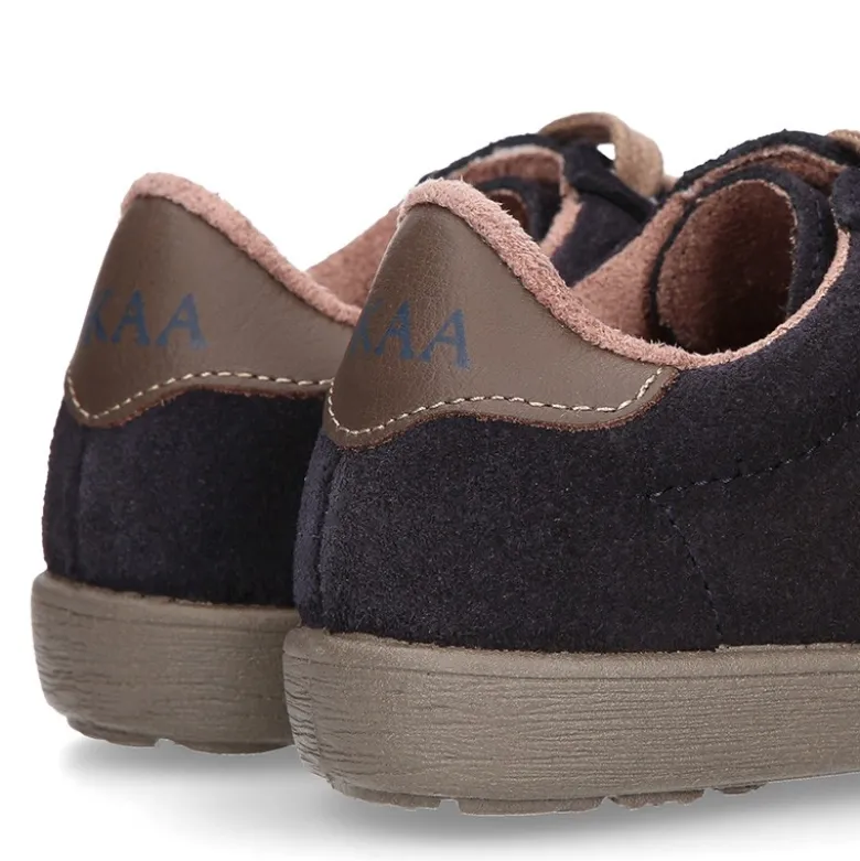 Zapatilla niños SPORT OKAA con cordones en piel serraje.