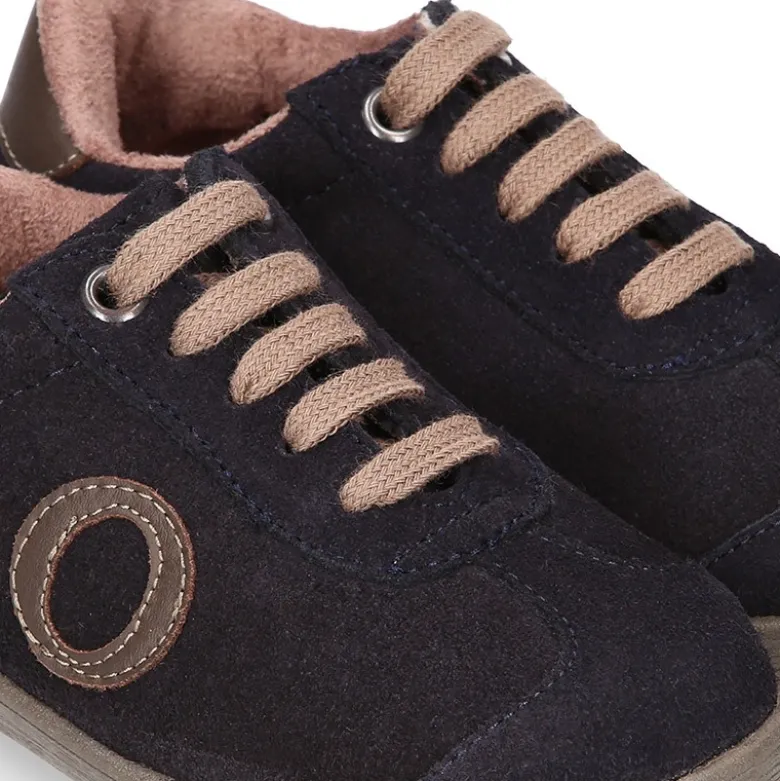 Zapatilla niños SPORT OKAA con cordones en piel serraje.
