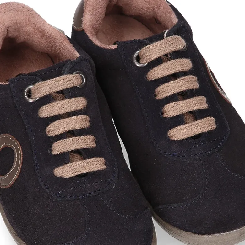 Zapatilla niños SPORT OKAA con cordones en piel serraje.