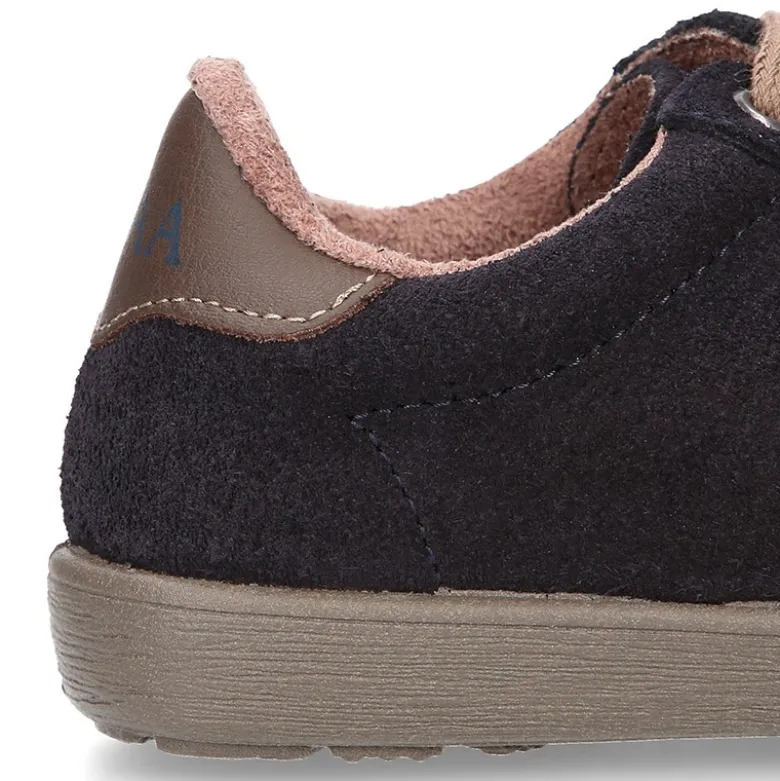 Zapatilla niños SPORT OKAA con cordones en piel serraje.