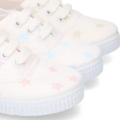 Zapatilla niños tipo Bamba con cordones en lona con estrellas pasteles.