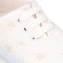 Zapatilla niños tipo Bamba con cordones en lona con estrellas pasteles.