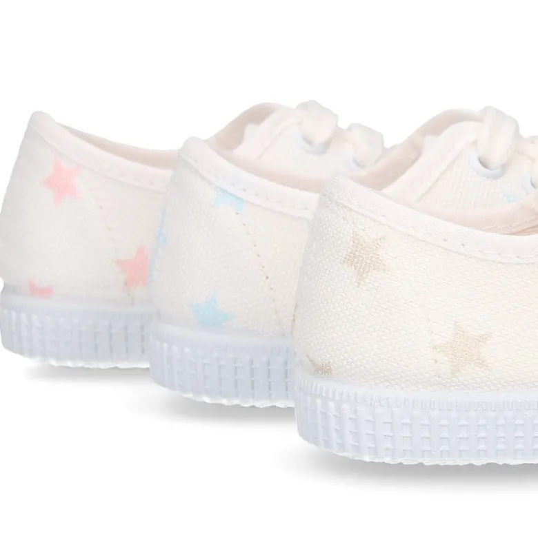 Zapatilla niños tipo Bamba con cordones en lona con estrellas pasteles.