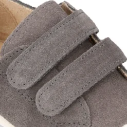 Zapatilla niños tipo bamba sin cordones y puntera en piel serraje GRIS.