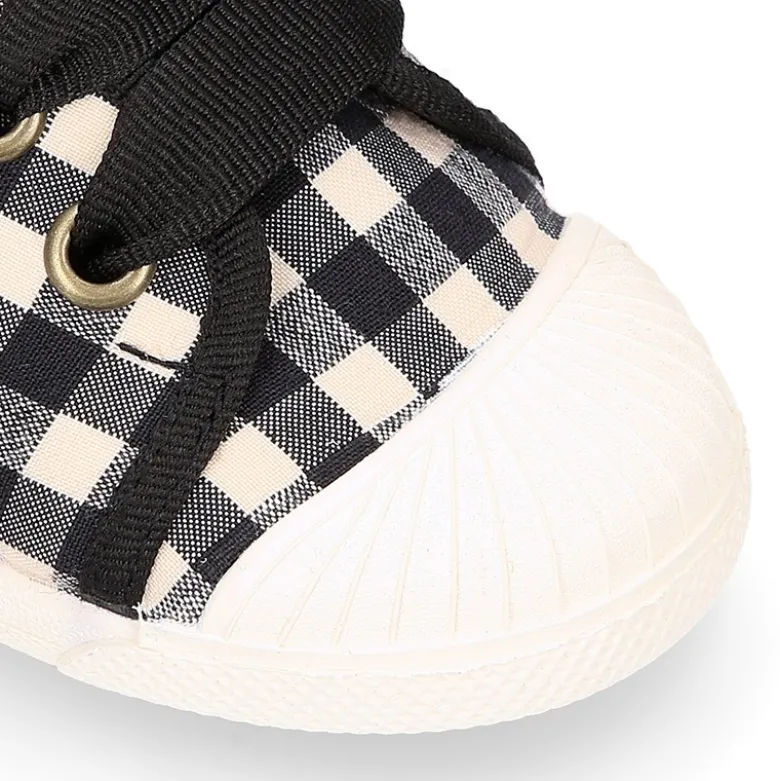 Zapatilla niños tipo con cordones y puntera en VICHY.