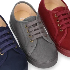 Zapatilla niños vestir OKAA en Serratex con cordones.