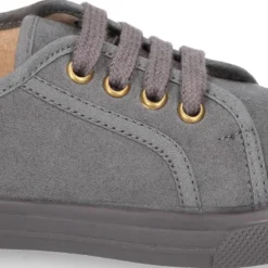 Zapatilla niños vestir OKAA en Serratex con cordones.