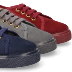 Zapatilla niños vestir OKAA en Serratex con cordones.