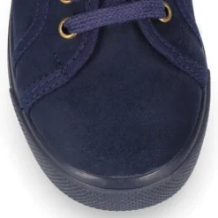 Zapatilla niños vestir OKAA en Serratex con cordones.
