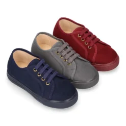 Zapatilla niños vestir OKAA en Serratex con cordones.