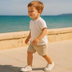 Zapatilla niño tipo Bamba con cordones en lona con BARCOS.