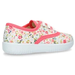 Zapatilla o BAMBA en lona con flores tipo inglés.