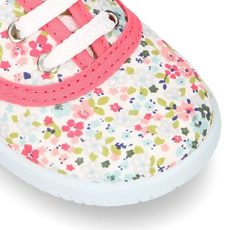 Zapatilla o BAMBA en lona con flores tipo inglés.