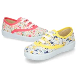 Zapatilla o BAMBA en lona con flores tipo inglés.