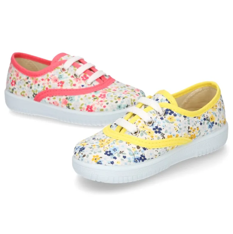 Zapatilla o BAMBA en lona con flores tipo inglés.
