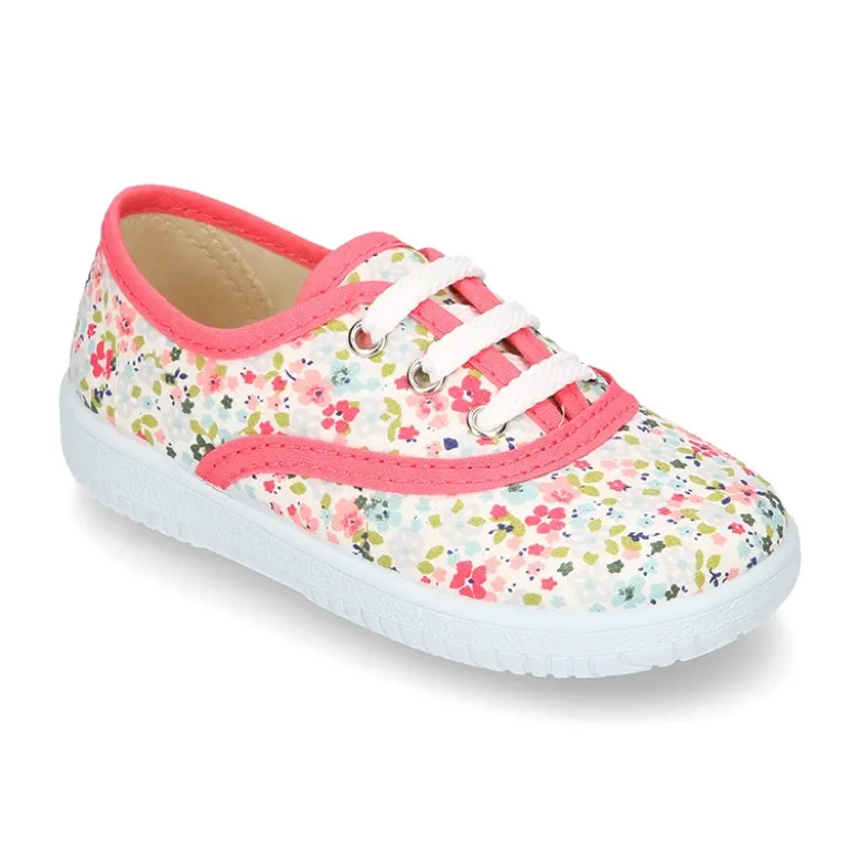 Zapatilla o BAMBA en lona con flores tipo inglés.