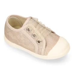 Zapatilla o bamba en lona tipo encaje con lazo.