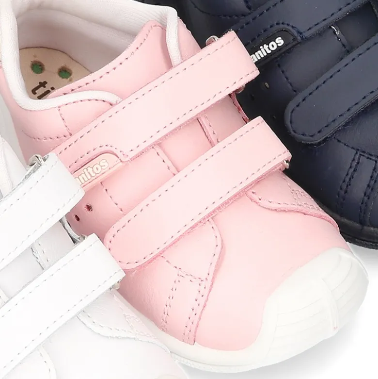 Zapatilla o Deportiva niños sin cordones, con puntera y talonera reforzadas en piel lavable.
