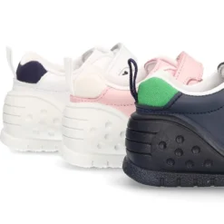 Zapatilla o Deportiva niños sin cordones, con puntera y talonera reforzadas en piel lavable.