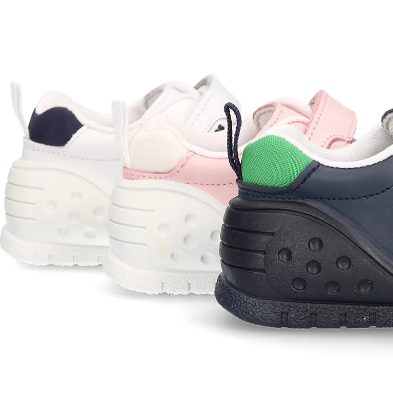 Zapatilla o Deportiva niños sin cordones, con puntera y talonera reforzadas en piel lavable.