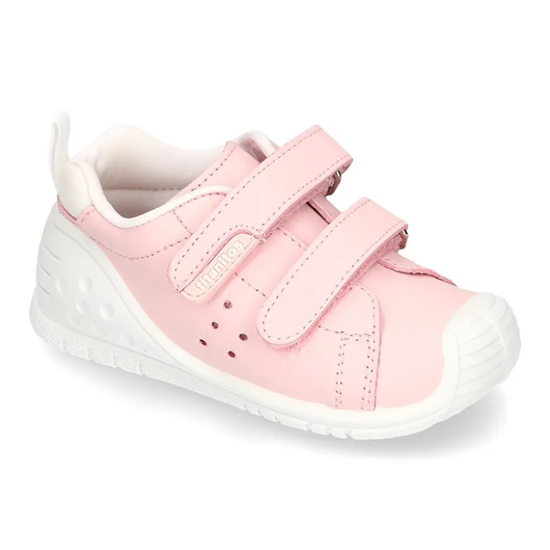 Zapatilla o Deportiva niños sin cordones, con puntera y talonera reforzadas en piel lavable.