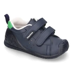 Zapatilla o Deportiva niños sin cordones, con puntera y talonera reforzadas en piel lavable.