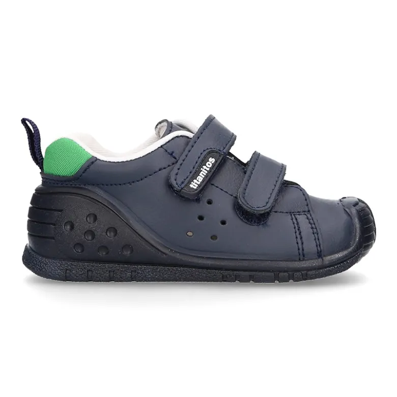 Zapatilla o Deportiva niños sin cordones, con puntera y talonera reforzadas en piel lavable.