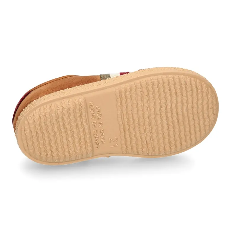 Zapatilla o Tenis niño en Serratex con cordones en colores de moda.