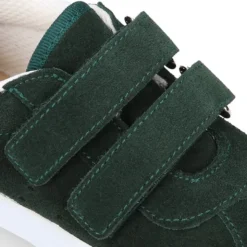 Zapatilla o Tenis niños OKAA con doble cierre adherente en piel serraje.