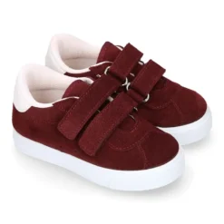 Zapatilla o Tenis niños OKAA con doble cierre adherente en piel serraje.