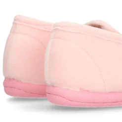 Zapatillas de casa niña en lana rosa con bordado corona plata.