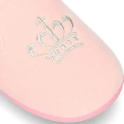 Zapatillas de casa niña en lana rosa con bordado corona plata.