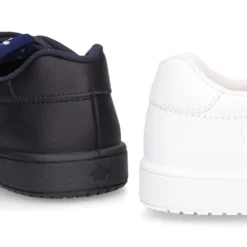 Zapatillas de niños de cole sin cordones y puntera reforzada en piel lavable