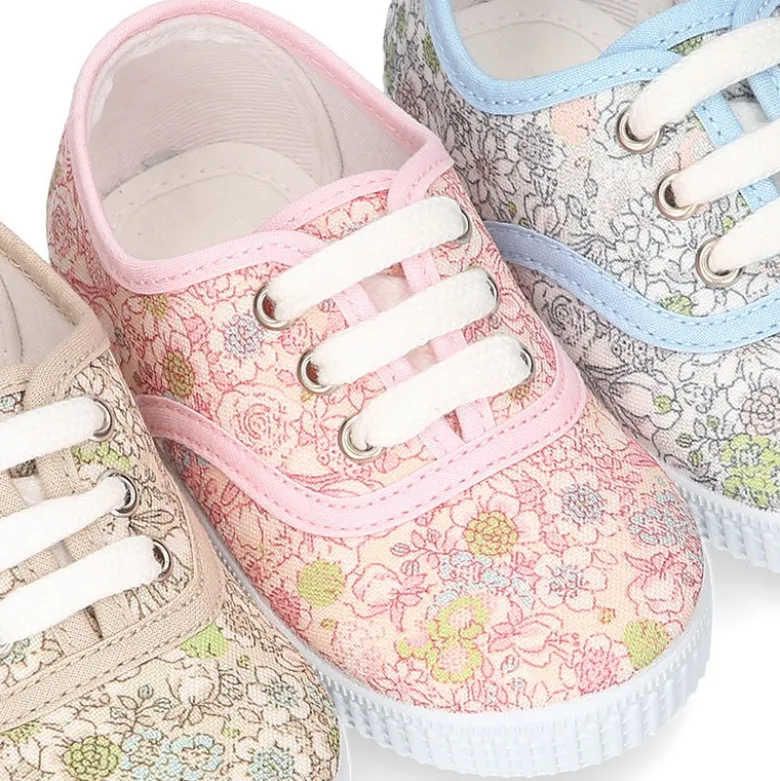 Zapatilla tipo Bamba con cordones en lona algodón con FLORES pasteles.