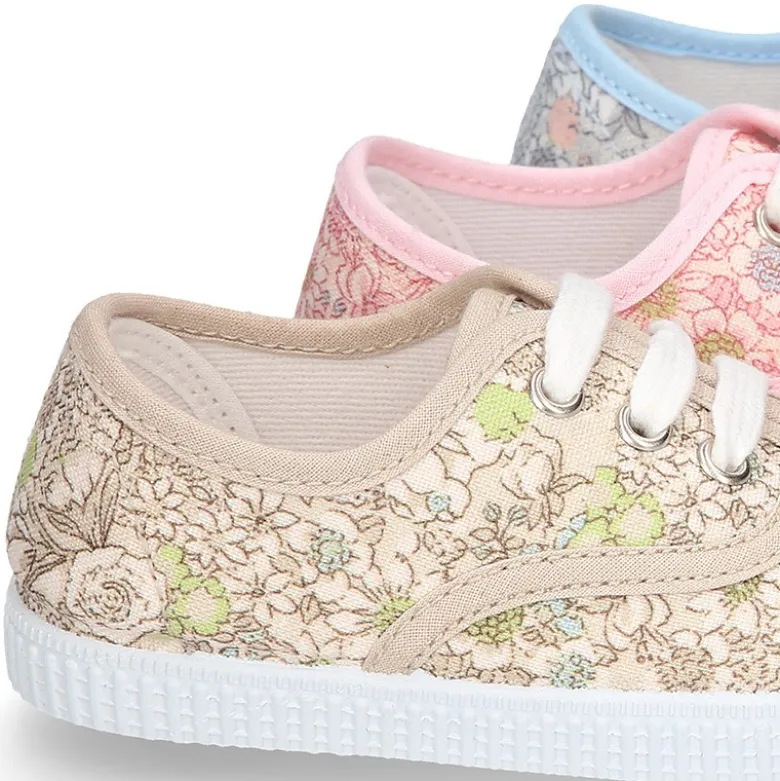 Zapatilla tipo Bamba con cordones en lona algodón con FLORES pasteles.