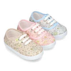 Zapatilla tipo Bamba con cordones en lona algodón con FLORES pasteles.